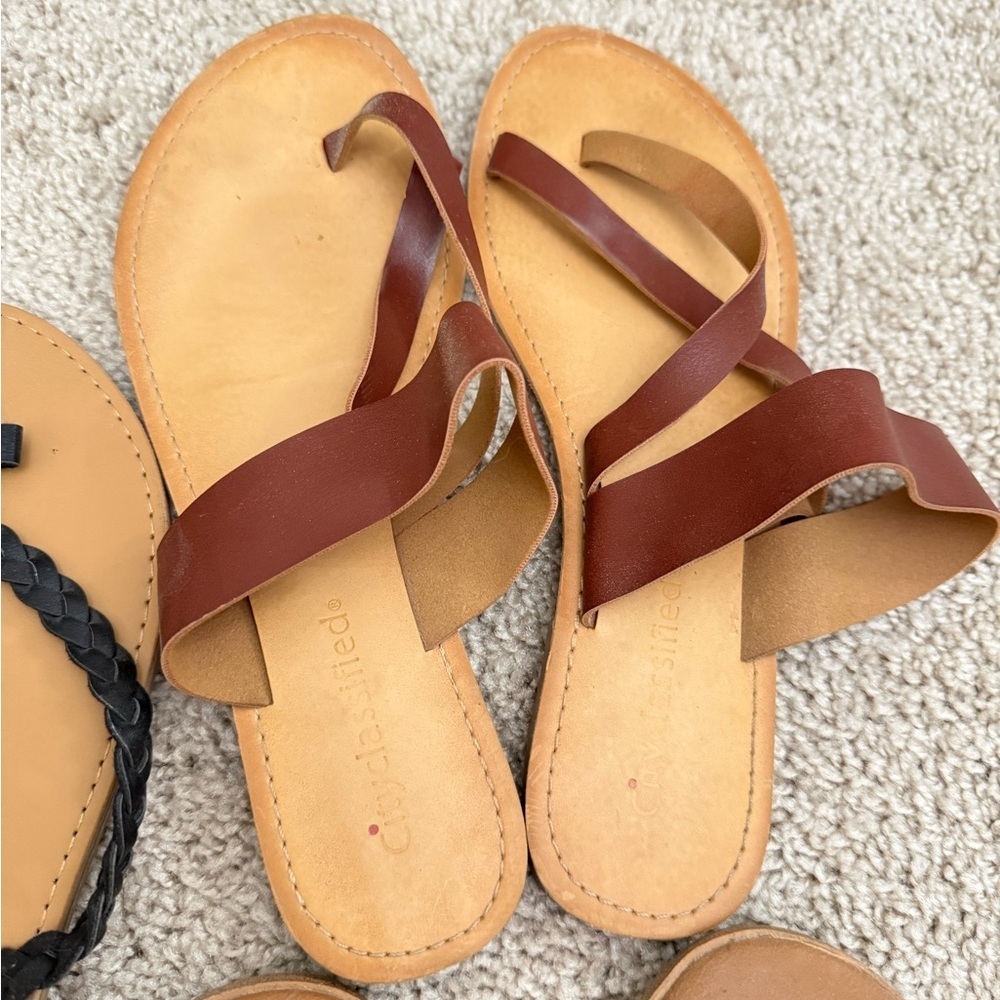 3 pair of Sandals - Picture 4 of 7